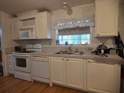 For Sale: $272,900 (3 beds, 2 baths, 1488 Square Feet)