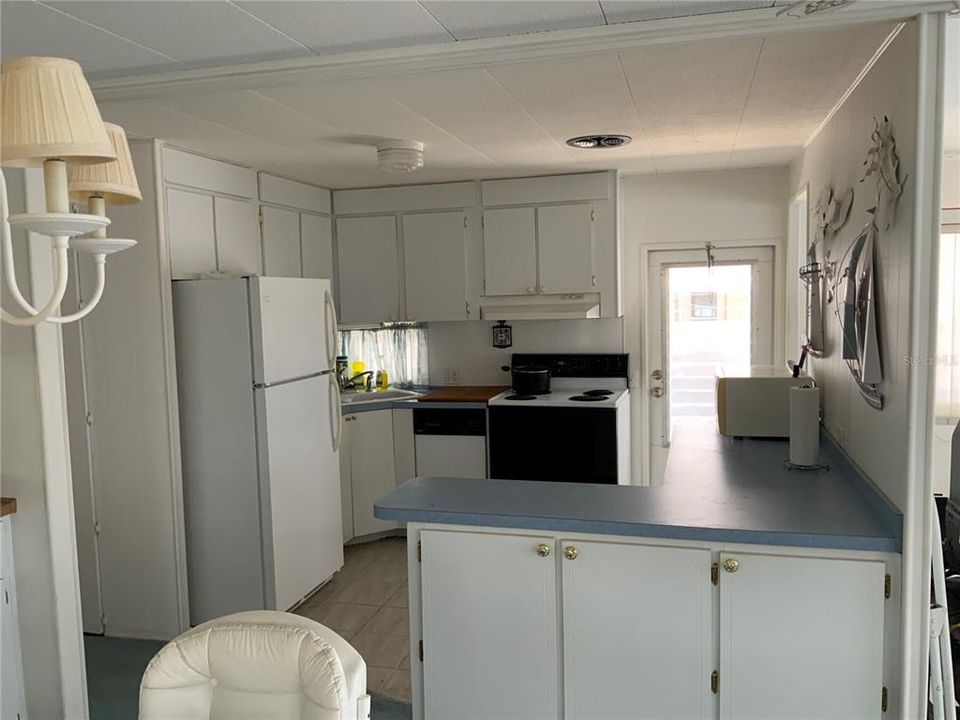 合同活跃: $70,000 (2 贝兹, 1 浴室, 800 平方英尺)