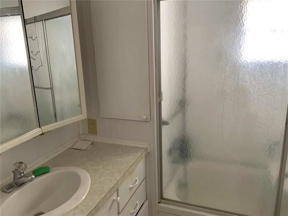 合同活跃: $70,000 (2 贝兹, 1 浴室, 800 平方英尺)