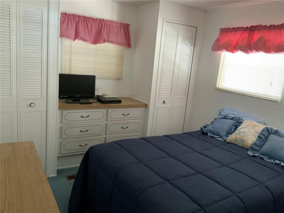 合同活跃: $70,000 (2 贝兹, 1 浴室, 800 平方英尺)