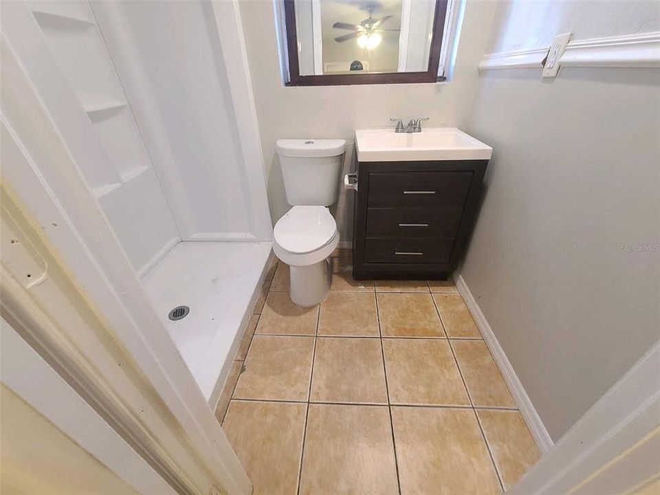 Под контрактом: $256,000 (4 спален, 2 ванн, 1624 Квадратных фут)