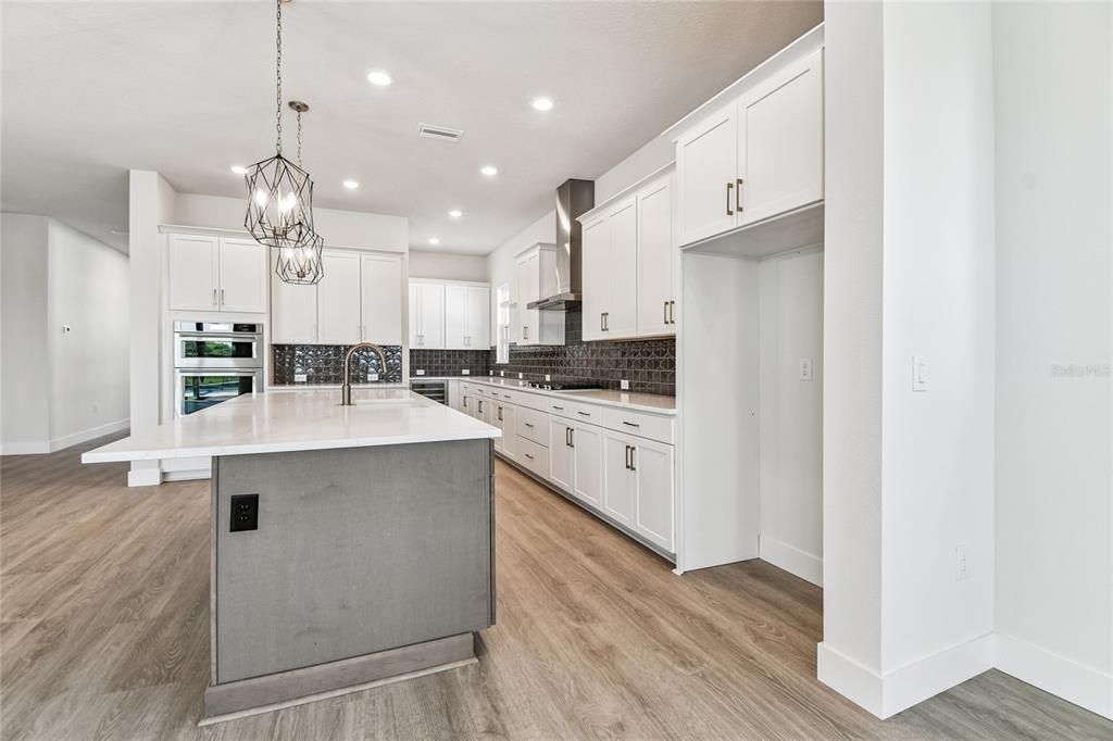 Active With Contract: $919,990 (4 beds, 3 baths, 2898 Square Feet)