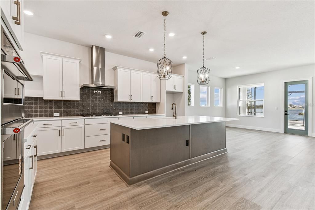 Active With Contract: $919,990 (4 beds, 3 baths, 2898 Square Feet)