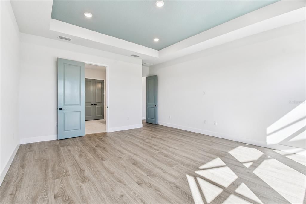 Active With Contract: $919,990 (4 beds, 3 baths, 2898 Square Feet)