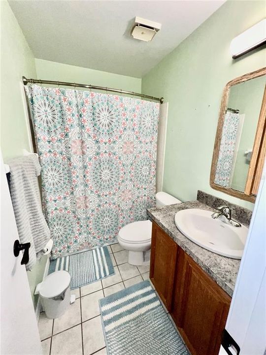 Под контрактом: $219,000 (2 спален, 2 ванн, 936 Квадратных фут)