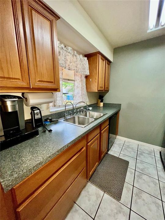 Под контрактом: $219,000 (2 спален, 2 ванн, 936 Квадратных фут)