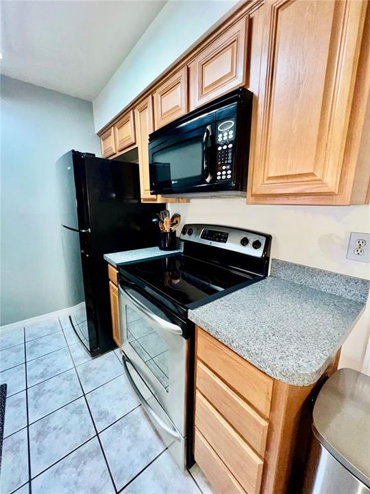 Под контрактом: $219,000 (2 спален, 2 ванн, 936 Квадратных фут)