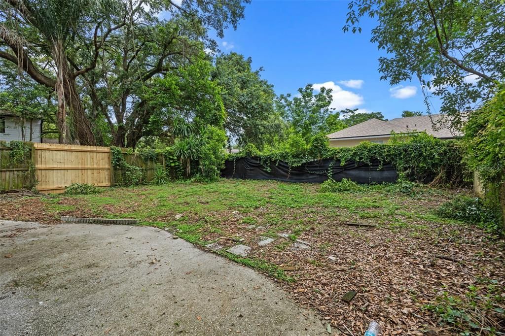 Active With Contract: $485,000 (4 beds, 0 baths, 2000 Square Feet)