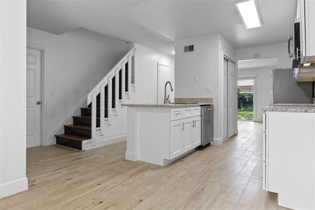 Active With Contract: $485,000 (4 beds, 0 baths, 2000 Square Feet)