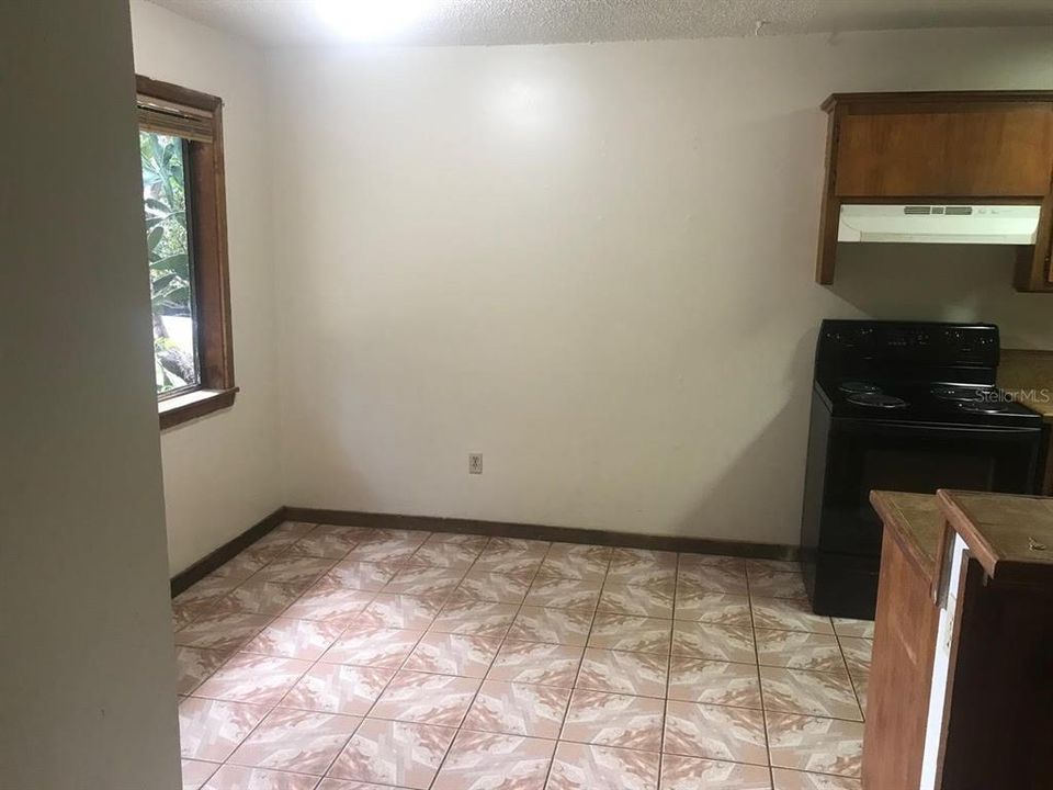 Active With Contract: $485,000 (4 beds, 0 baths, 2000 Square Feet)