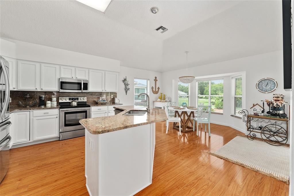 На продажу: $695,000 (3 спален, 2 ванн, 1831 Квадратных фут)