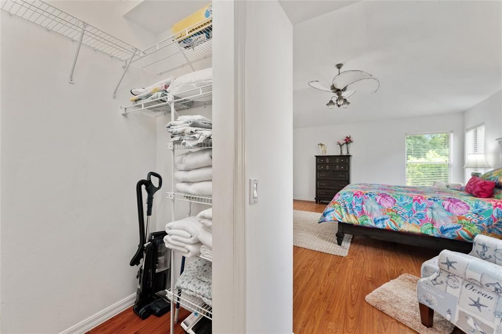 На продажу: $695,000 (3 спален, 2 ванн, 1831 Квадратных фут)