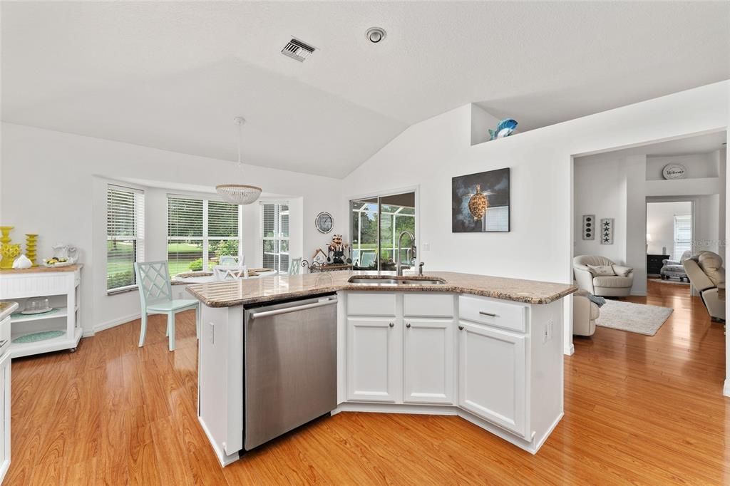 На продажу: $695,000 (3 спален, 2 ванн, 1831 Квадратных фут)