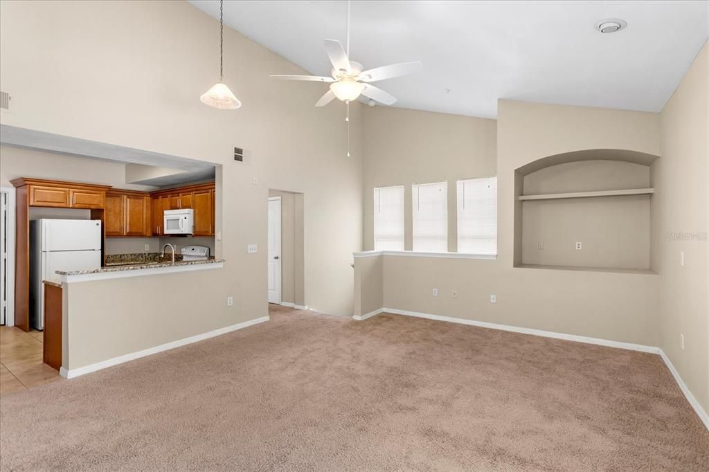 待售: $218,000 (2 贝兹, 2 浴室, 1074 平方英尺)