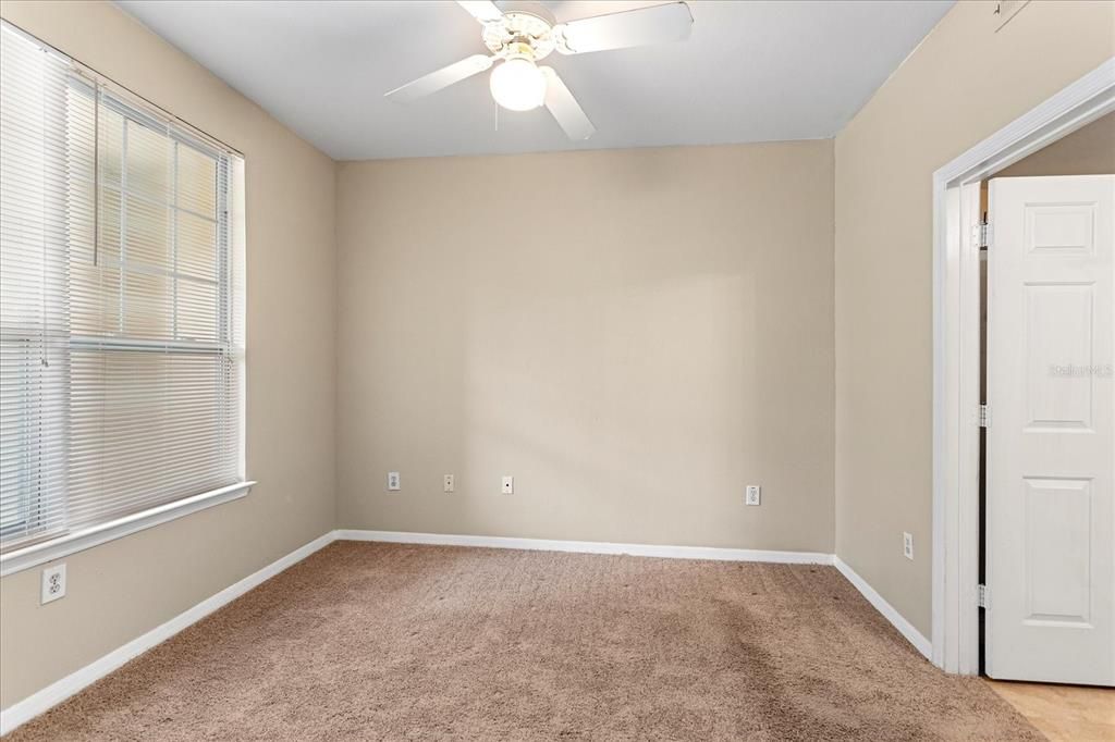 待售: $218,000 (2 贝兹, 2 浴室, 1074 平方英尺)