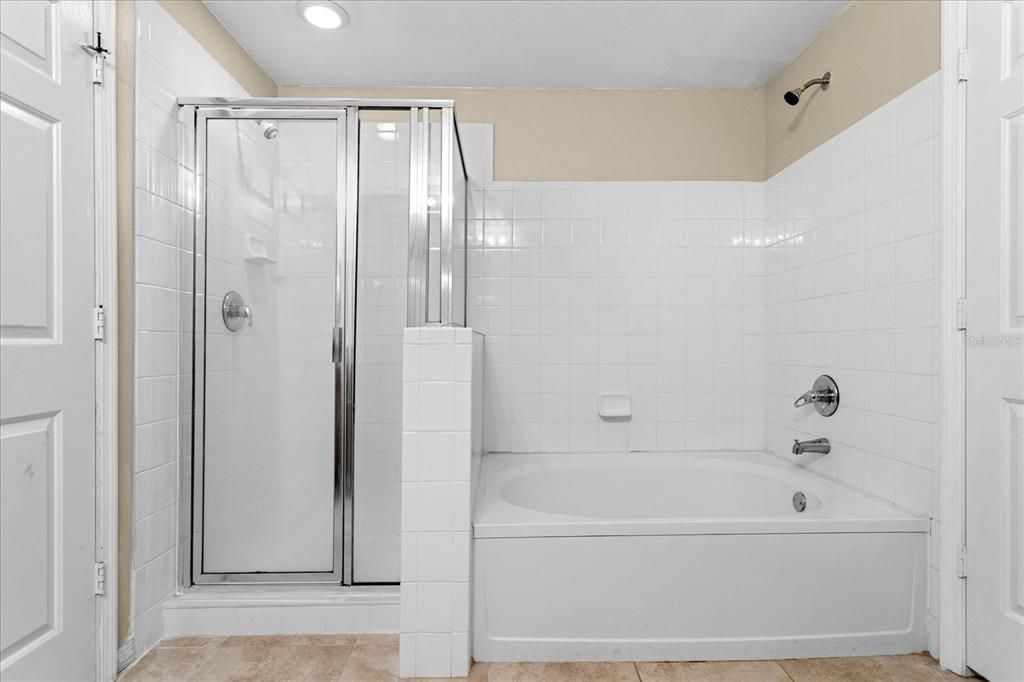 待售: $218,000 (2 贝兹, 2 浴室, 1074 平方英尺)