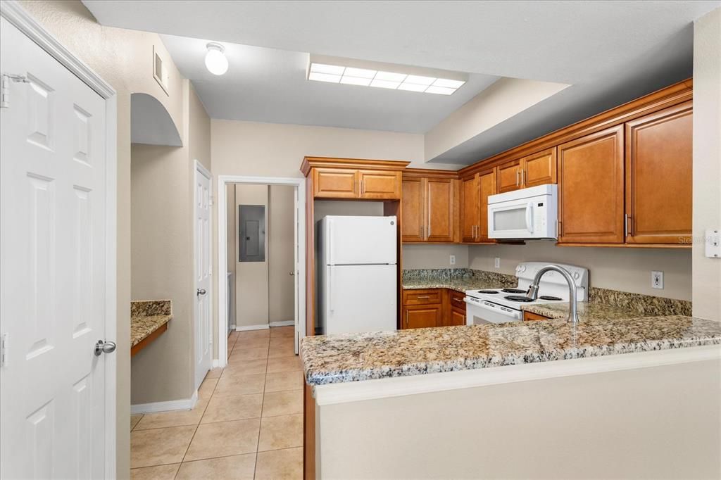 待售: $218,000 (2 贝兹, 2 浴室, 1074 平方英尺)