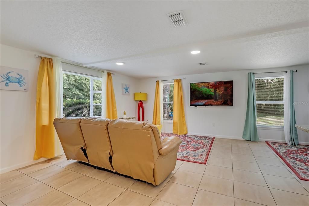 На продажу: $389,000 (4 спален, 3 ванн, 1271 Квадратных фут)