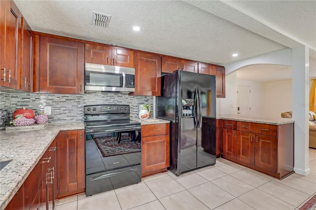 На продажу: $389,000 (4 спален, 3 ванн, 1271 Квадратных фут)