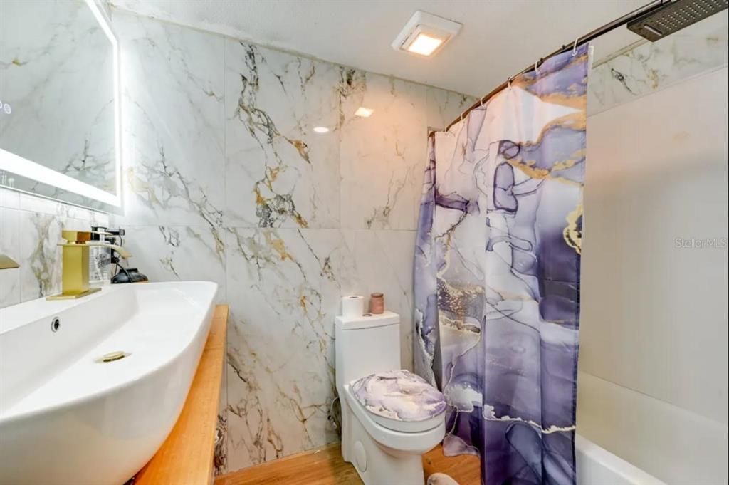 合同活跃: $94,999 (1 贝兹, 1 浴室, 456 平方英尺)