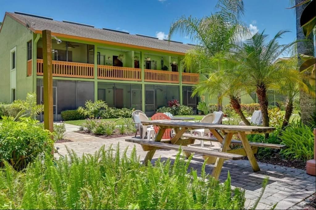 合同活跃: $94,999 (1 贝兹, 1 浴室, 456 平方英尺)