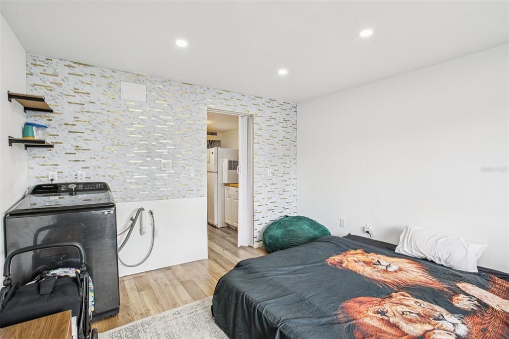 合同活跃: $94,999 (1 贝兹, 1 浴室, 456 平方英尺)