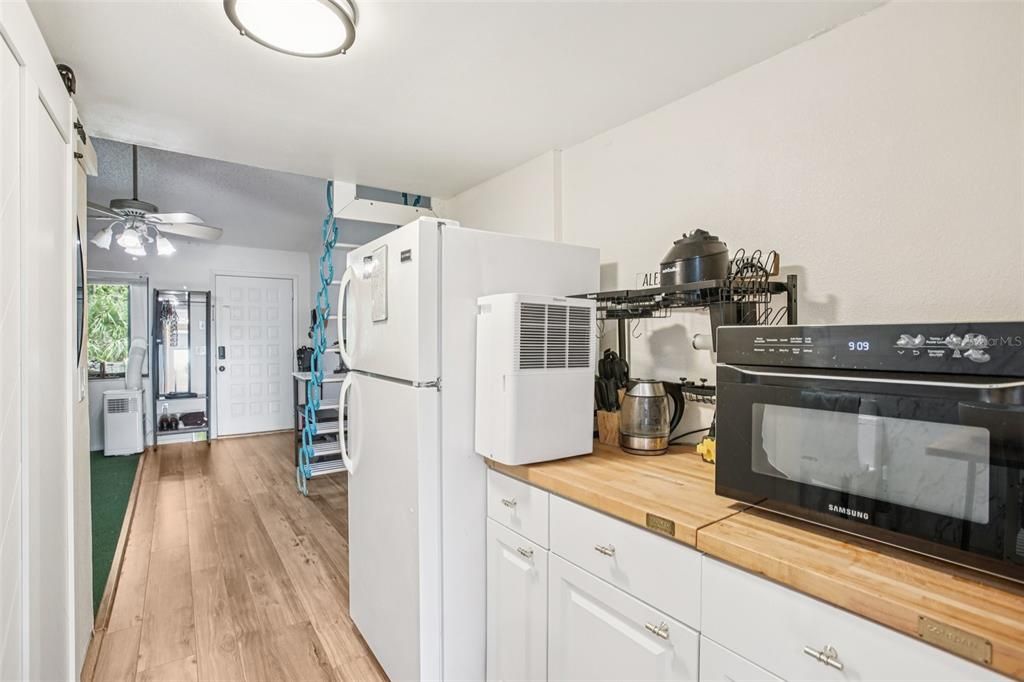 合同活跃: $94,999 (1 贝兹, 1 浴室, 456 平方英尺)