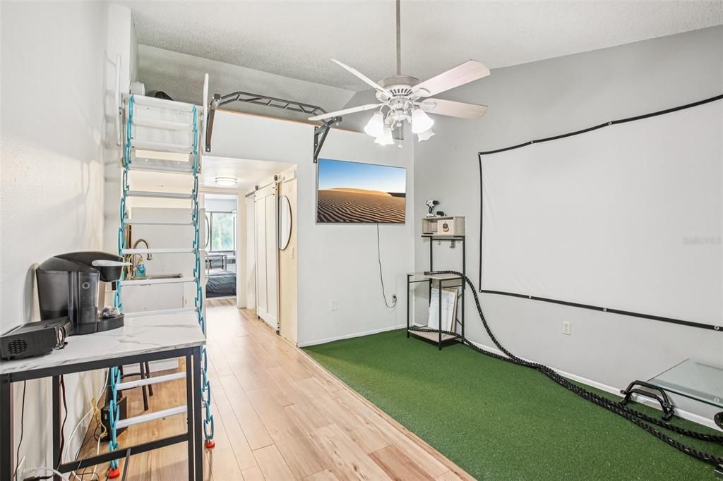 合同活跃: $94,999 (1 贝兹, 1 浴室, 456 平方英尺)