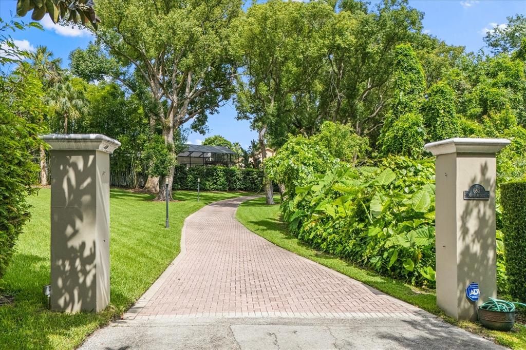 Недавно продано: $1,450,000 (4 спален, 4 ванн, 3979 Квадратных фут)