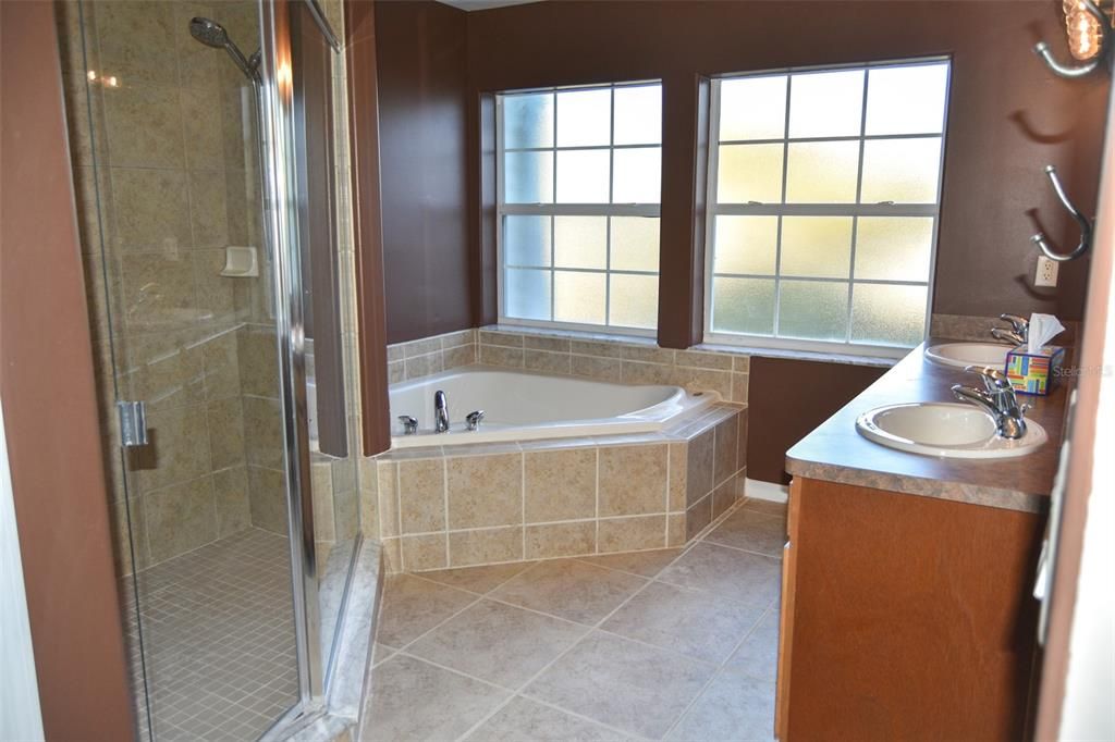 En Venta: $450,000 (3 camas, 2 baños, 2049 Pies cuadrados)