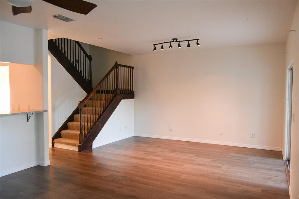 En Venta: $450,000 (3 camas, 2 baños, 2049 Pies cuadrados)