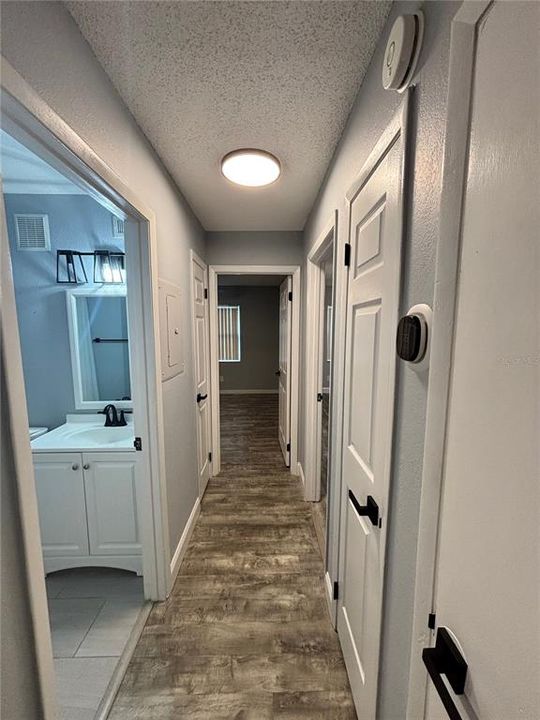 For Sale: $189,500 (2 beds, 2 baths, 905 Square Feet)