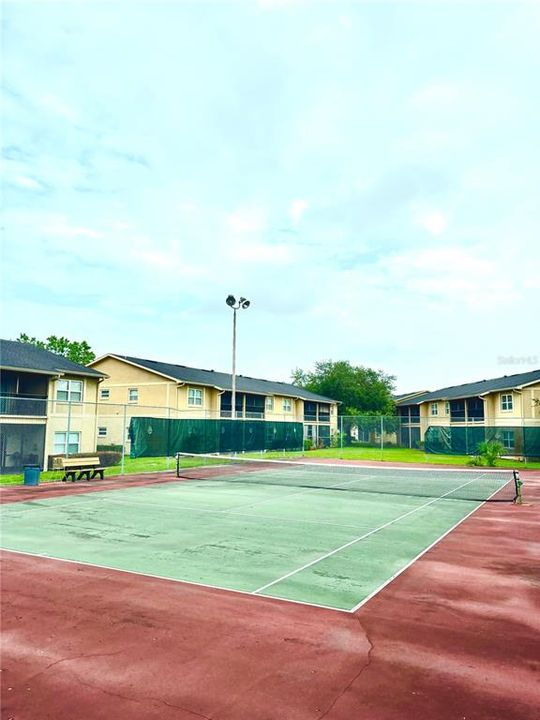 For Sale: $189,500 (2 beds, 2 baths, 905 Square Feet)