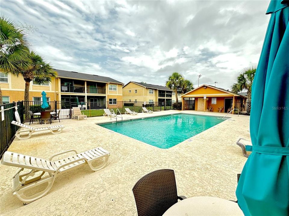 For Sale: $189,500 (2 beds, 2 baths, 905 Square Feet)