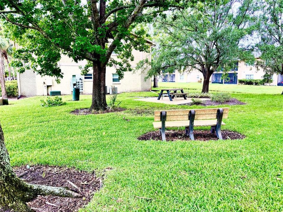 For Sale: $189,500 (2 beds, 2 baths, 905 Square Feet)