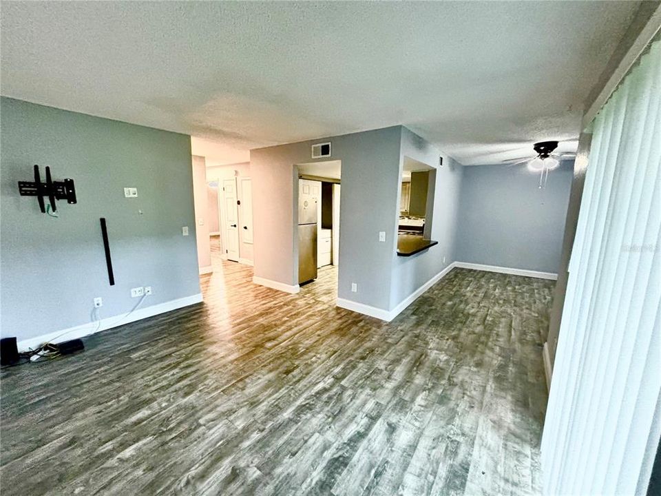 For Sale: $189,500 (2 beds, 2 baths, 905 Square Feet)