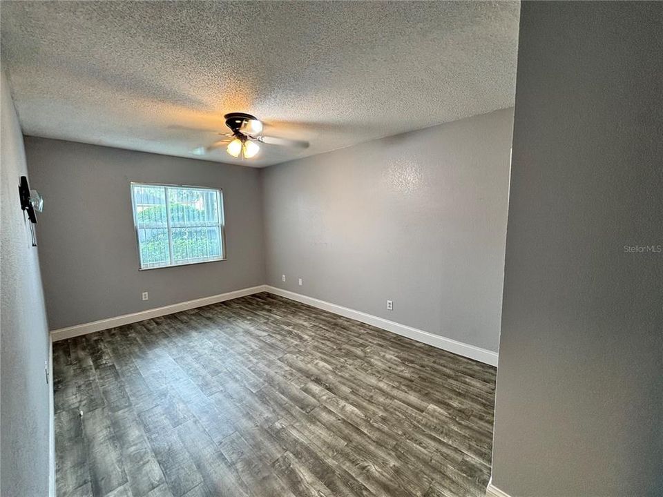 For Sale: $189,500 (2 beds, 2 baths, 905 Square Feet)