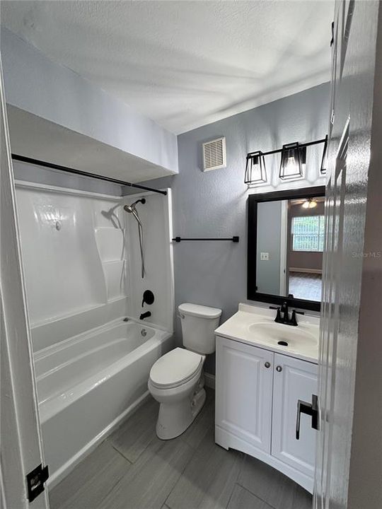 For Sale: $189,500 (2 beds, 2 baths, 905 Square Feet)