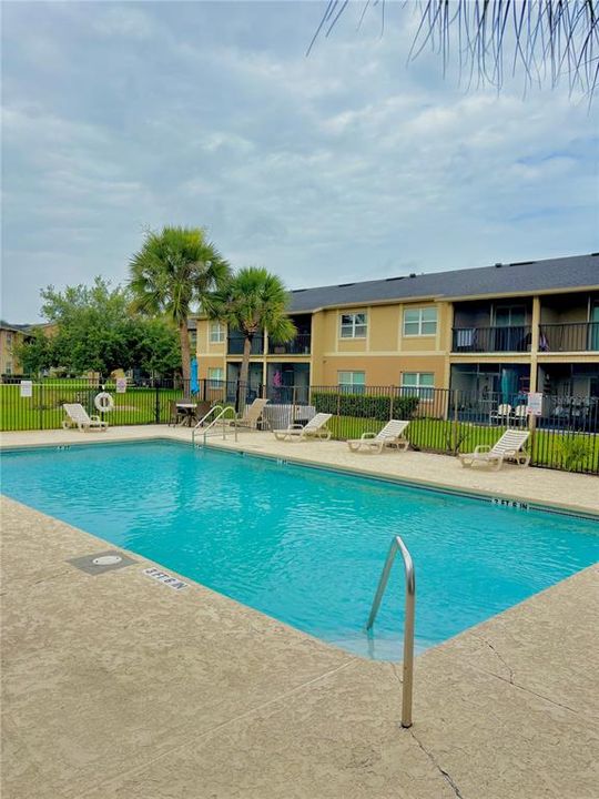 For Sale: $189,500 (2 beds, 2 baths, 905 Square Feet)