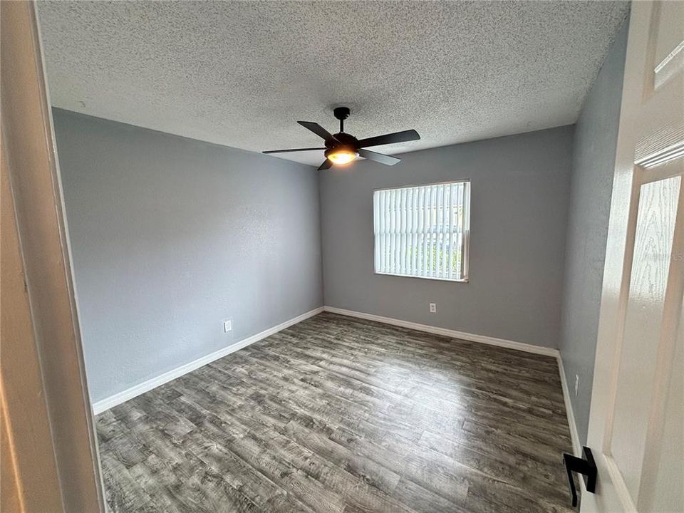 For Sale: $189,500 (2 beds, 2 baths, 905 Square Feet)