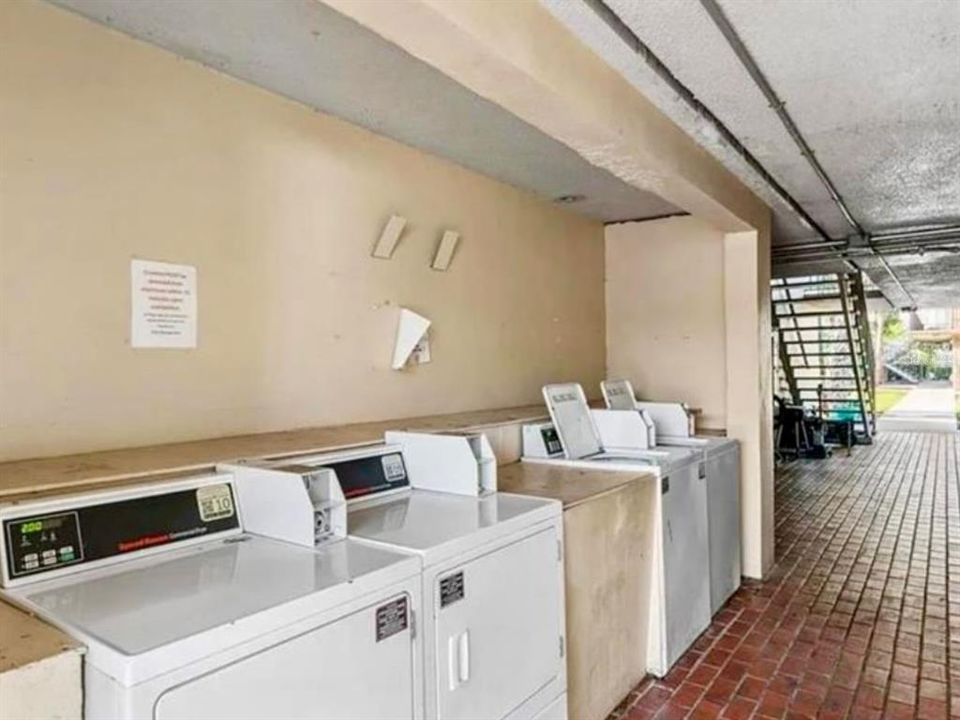 For Sale: $180,000 (1 beds, 1 baths, 276 Square Feet)