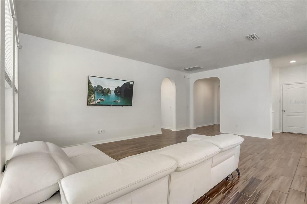 For Sale: $459,900 (3 beds, 2 baths, 1930 Square Feet)