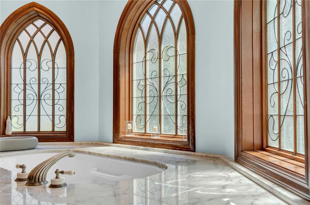 En Venta: $2,699,000 (4 camas, 3 baños, 4018 Pies cuadrados)