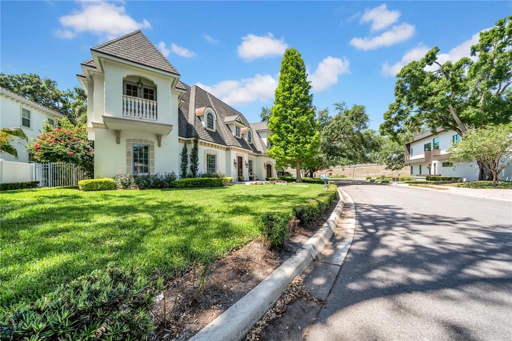 En Venta: $2,699,000 (4 camas, 3 baños, 4018 Pies cuadrados)