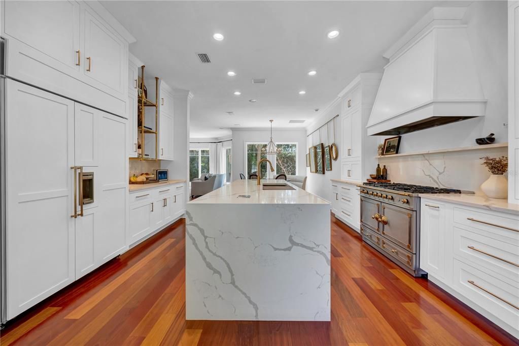 En Venta: $2,699,000 (4 camas, 3 baños, 4018 Pies cuadrados)