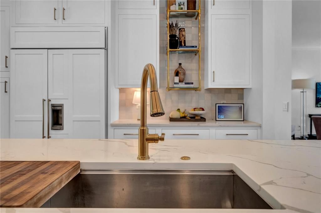 En Venta: $2,699,000 (4 camas, 3 baños, 4018 Pies cuadrados)