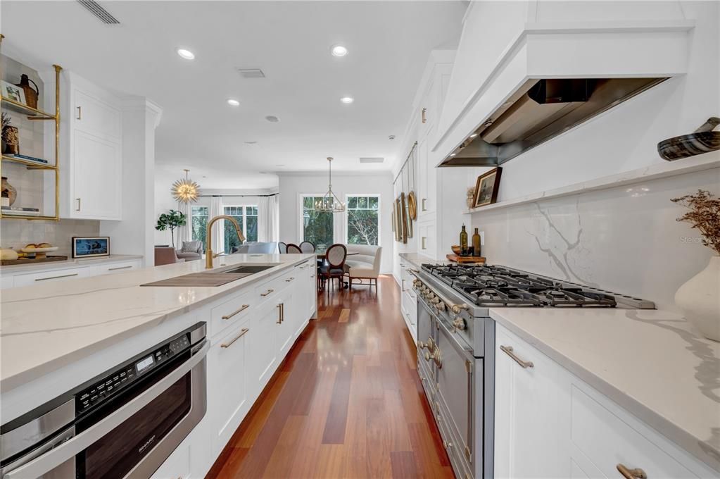 En Venta: $2,699,000 (4 camas, 3 baños, 4018 Pies cuadrados)