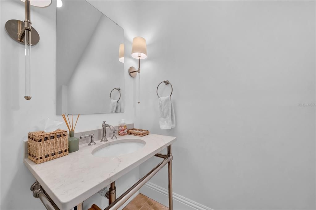 En Venta: $2,699,000 (4 camas, 3 baños, 4018 Pies cuadrados)