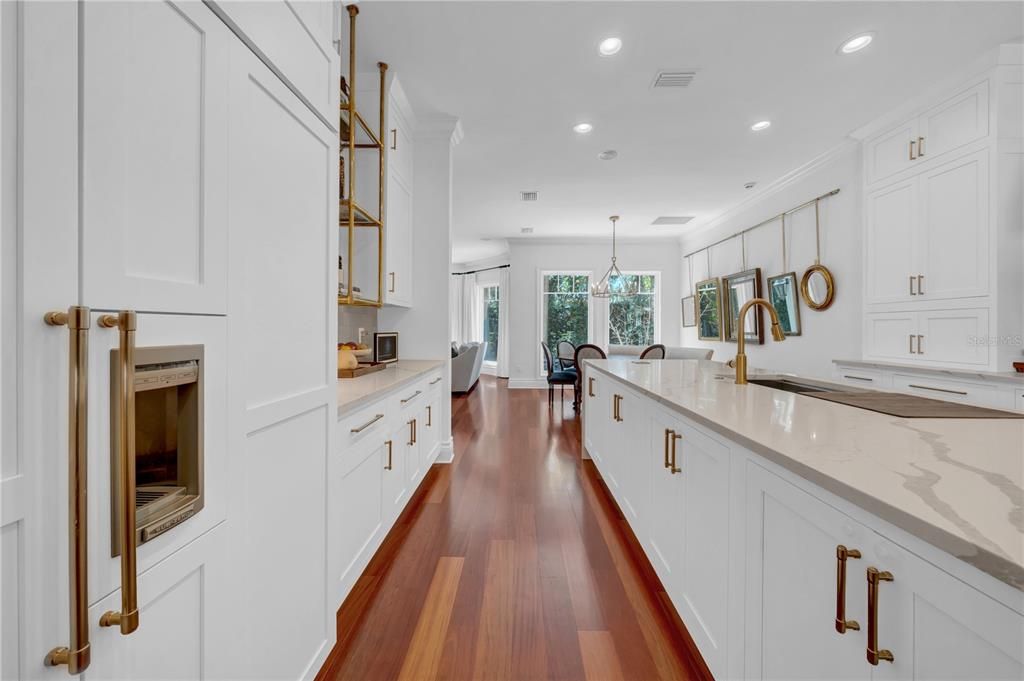 En Venta: $2,699,000 (4 camas, 3 baños, 4018 Pies cuadrados)