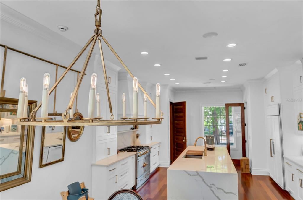 En Venta: $2,699,000 (4 camas, 3 baños, 4018 Pies cuadrados)